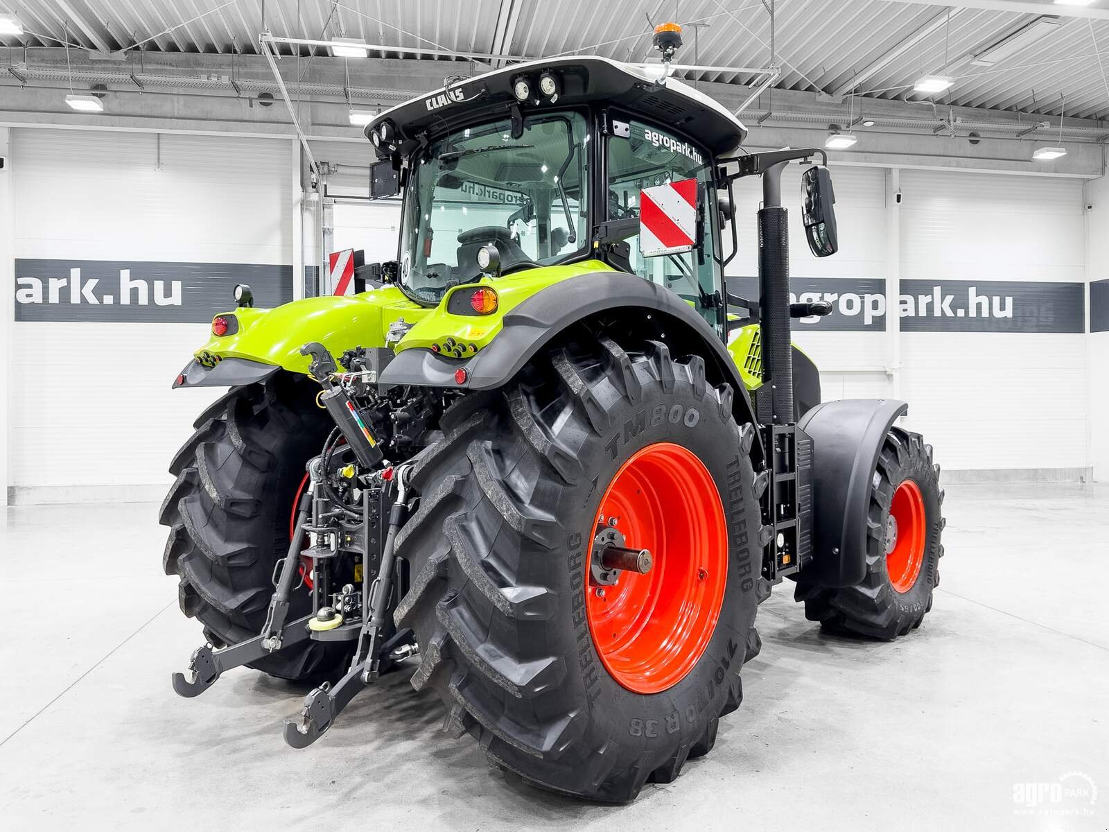 Traktor des Typs CLAAS Axion 800, Gebrauchtmaschine in Csengele (Bild 3)