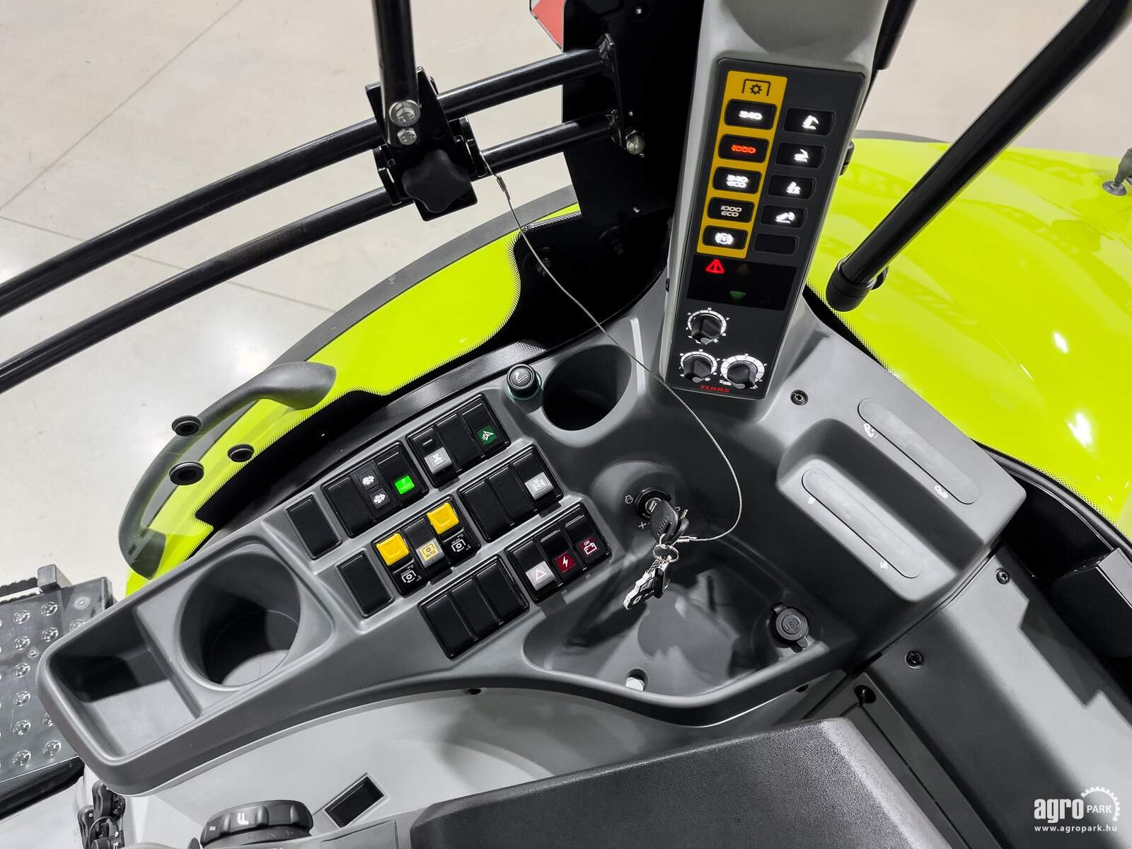 Traktor Türe ait CLAAS Axion 800, Gebrauchtmaschine içinde Csengele (resim 16)