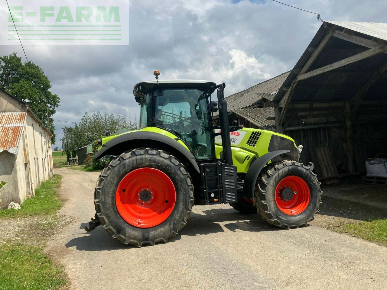 Traktor типа CLAAS axion 800, Gebrauchtmaschine в PONTIVY (56 - MORBIHAN) (Фотография 3)