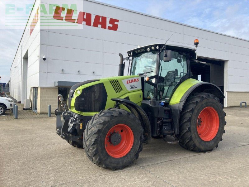 Traktor от тип CLAAS AXION 800, Gebrauchtmaschine в SUFFOLK (Снимка 1)