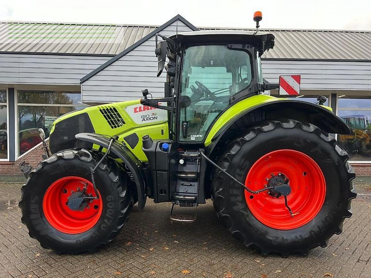 Traktor van het type CLAAS axion 810 c-matic CMATIC, Gebrauchtmaschine in ag BROEKLAND (Foto 2)