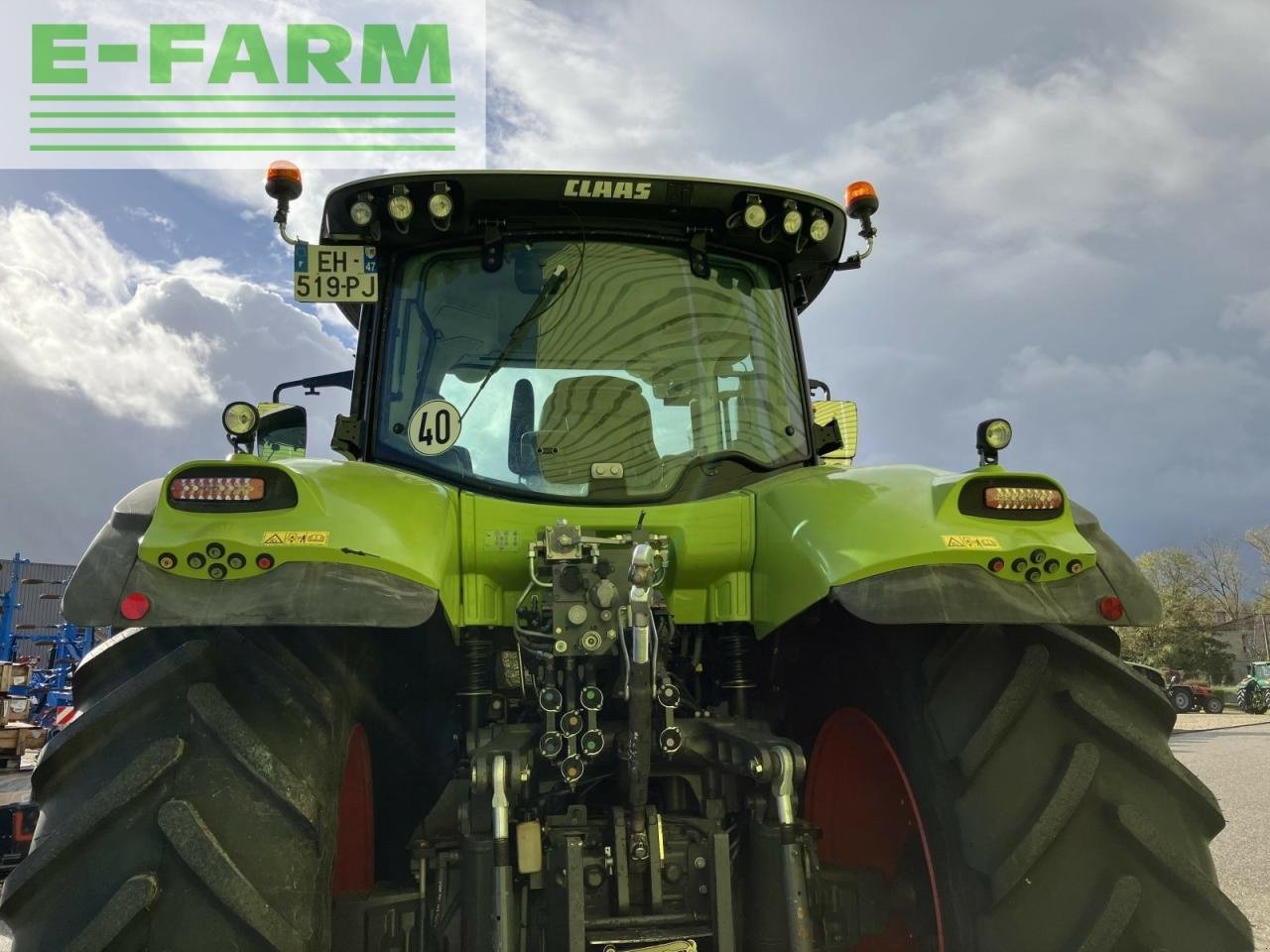 Traktor от тип CLAAS axion 810 c-matic CMATIC, Gebrauchtmaschine в AILLAS (33 - GIRONDE) (Снимка 3)