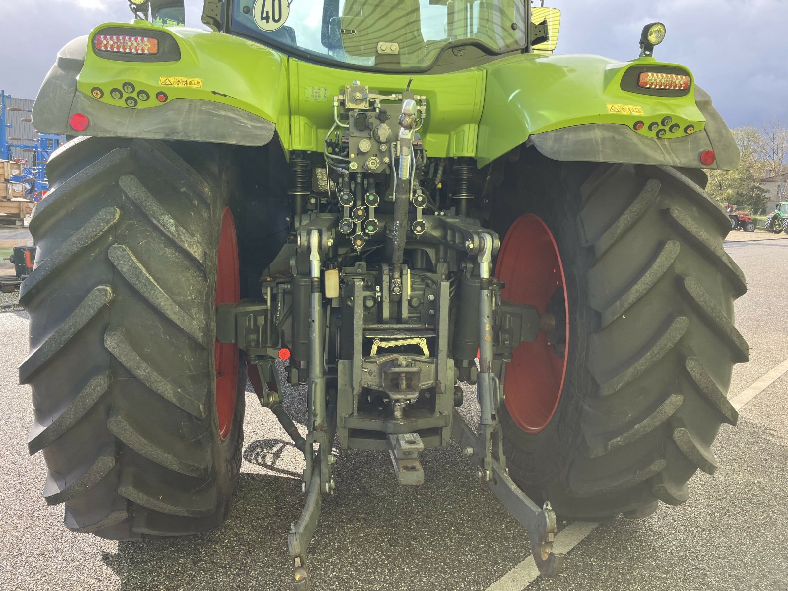 Traktor του τύπου CLAAS AXION 810 C-MATIC, Gebrauchtmaschine σε ailias (Φωτογραφία 4)