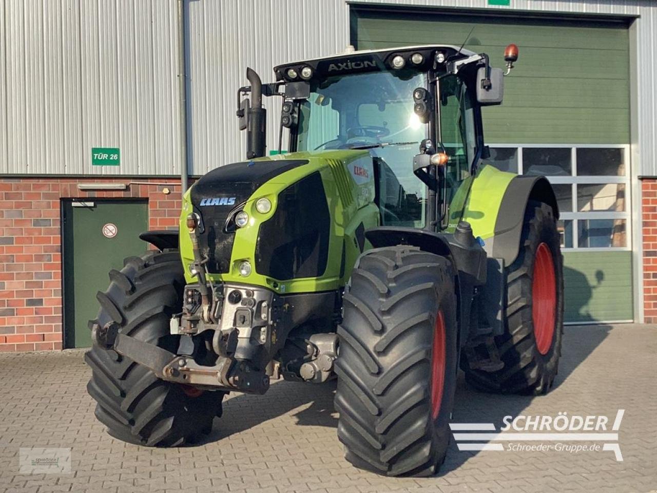 Traktor des Typs CLAAS AXION 810 C-MATIC, Gebrauchtmaschine in Lastrup (Bild 1)