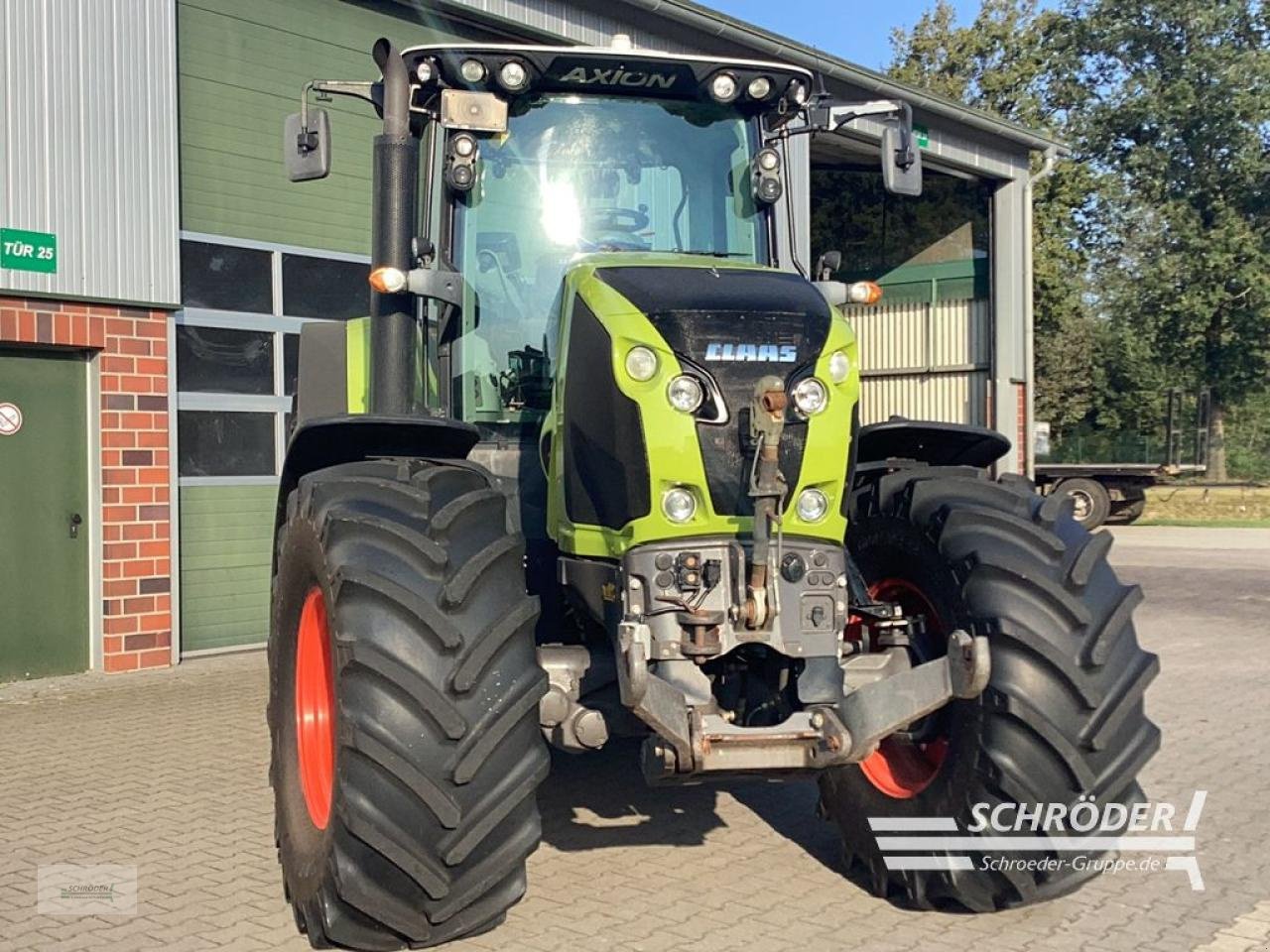 Traktor des Typs CLAAS AXION 810 C-MATIC, Gebrauchtmaschine in Lastrup (Bild 2)