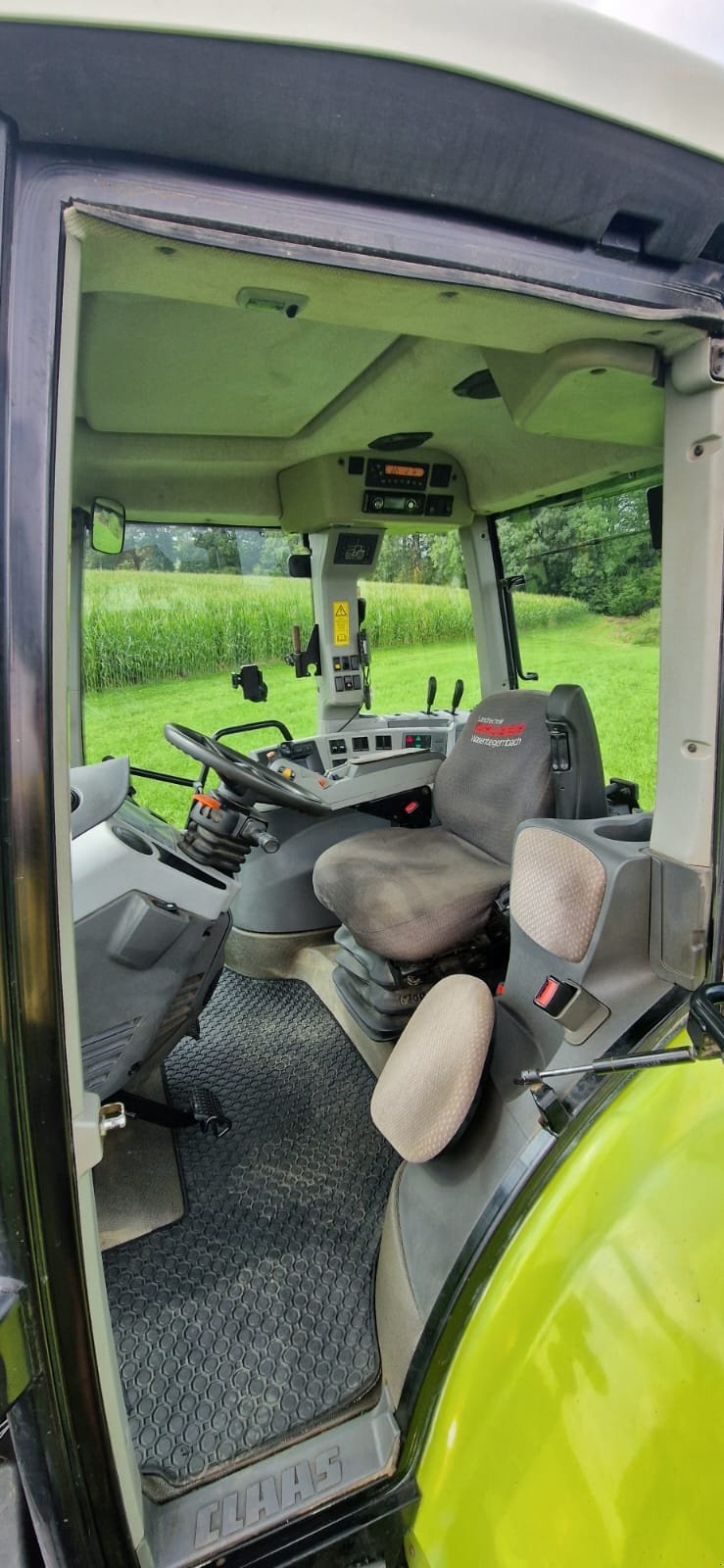 Traktor van het type CLAAS Axion 810 C-MATIC, Gebrauchtmaschine in Obing (Foto 9)