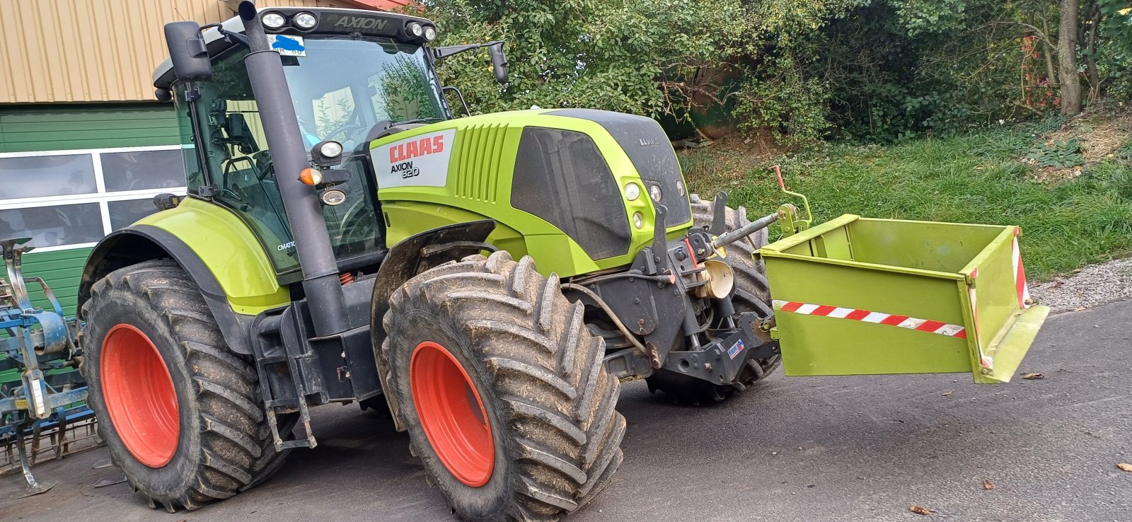 Traktor типа CLAAS Axion 810 C-MATIC, Gebrauchtmaschine в urspringen (Фотография 2)