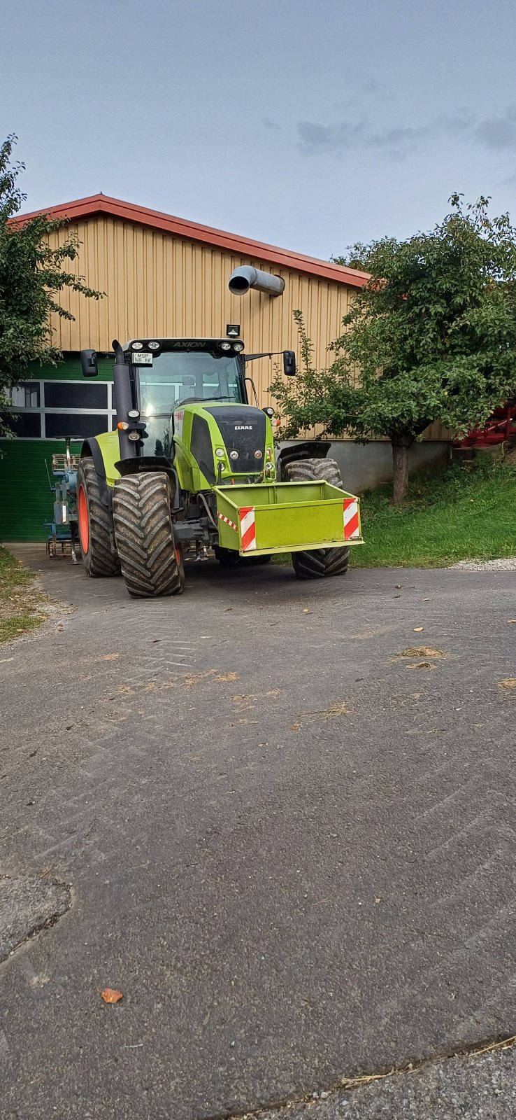 Traktor типа CLAAS Axion 810 C-MATIC, Gebrauchtmaschine в urspringen (Фотография 3)