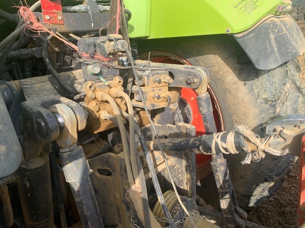 Traktor typu CLAAS AXION 810 CEBIS T3, Gebrauchtmaschine v Aubiet (Obrázok 5)