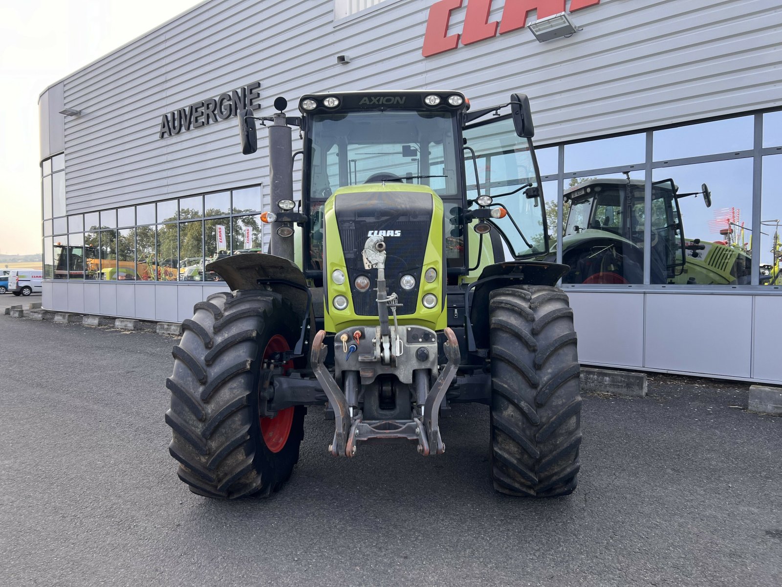 Traktor типа CLAAS AXION 810 CIS INTENSIVE, Gebrauchtmaschine в Gannat (Фотография 9)