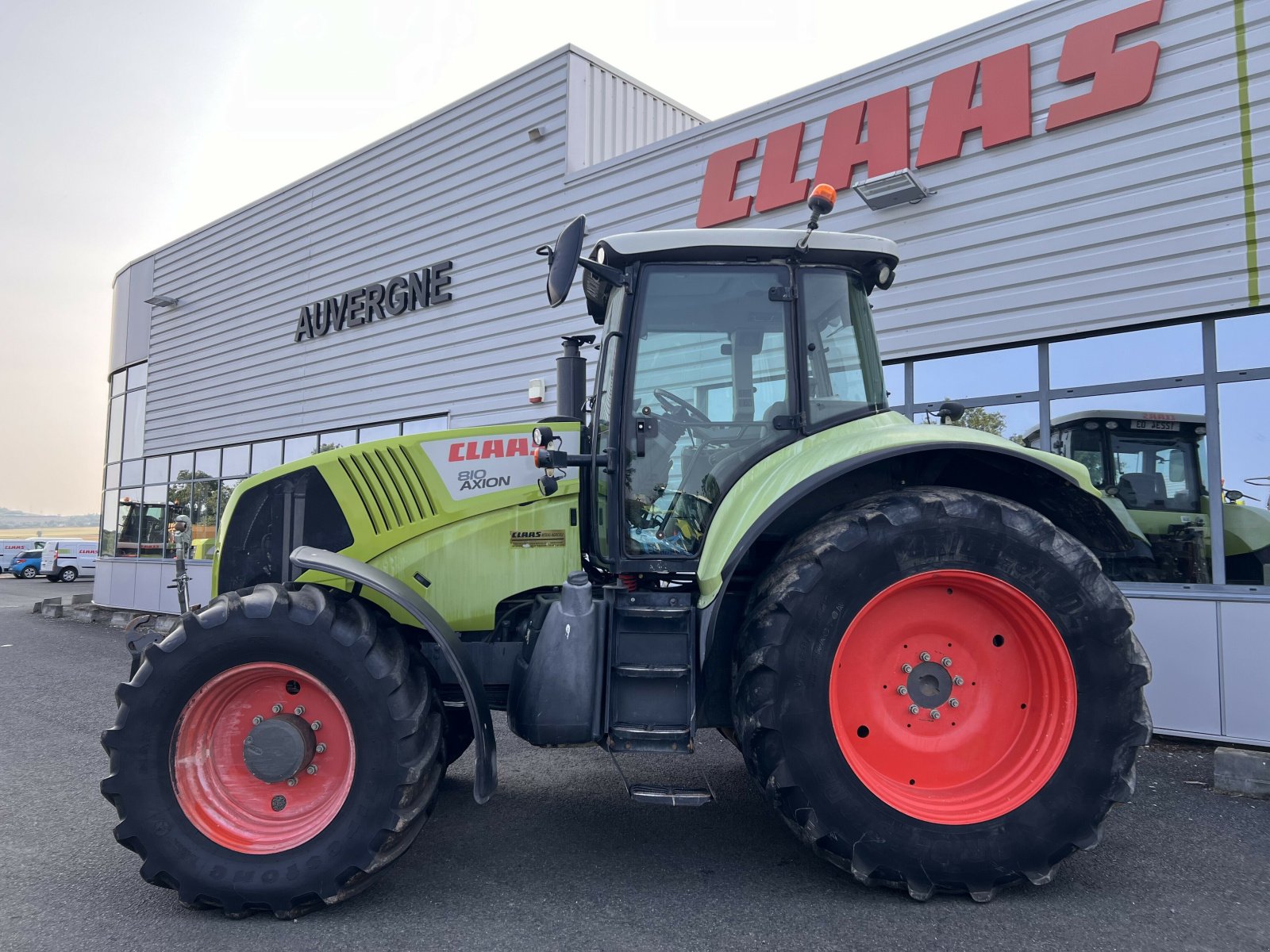 Traktor van het type CLAAS AXION 810 CIS INTENSIVE, Gebrauchtmaschine in Gannat (Foto 7)