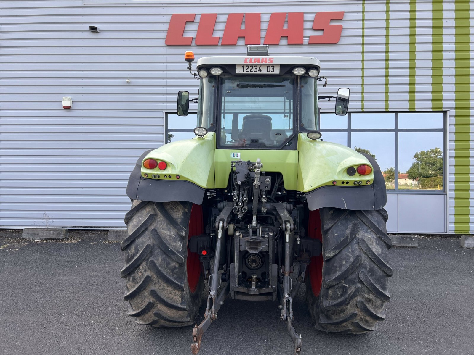 Traktor des Typs CLAAS AXION 810 CIS INTENSIVE, Gebrauchtmaschine in Gannat (Bild 4)