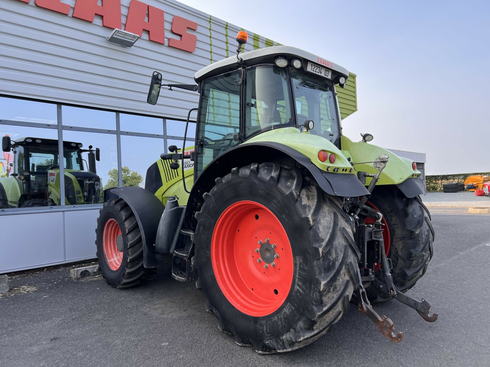 Traktor du type CLAAS AXION 810 CIS INTENSIVE, Gebrauchtmaschine en Gannat (Photo 5)