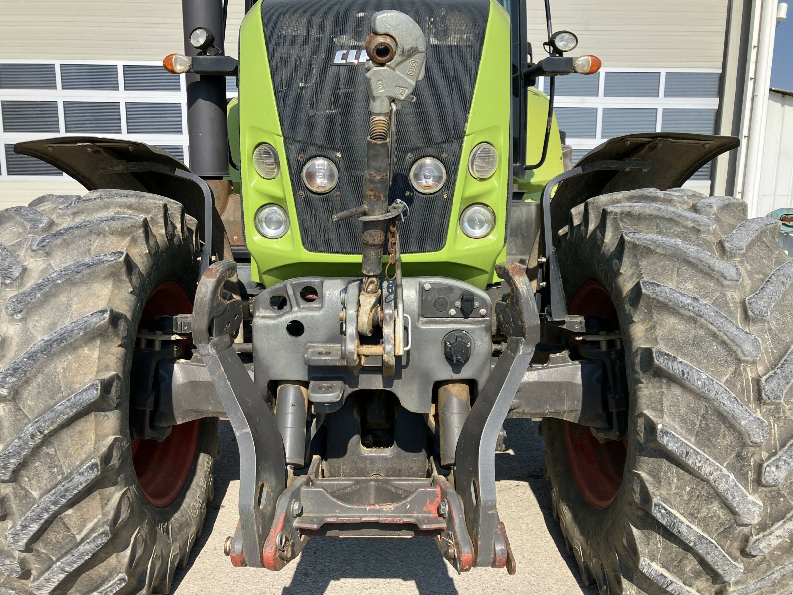 Traktor des Typs CLAAS AXION 810 CIS INTENSIVE, Gebrauchtmaschine in NOGENT (Bild 5)