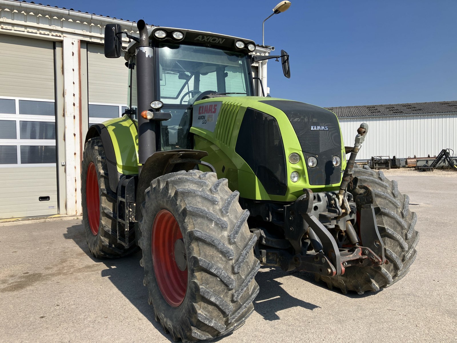 Traktor des Typs CLAAS AXION 810 CIS INTENSIVE, Gebrauchtmaschine in NOGENT (Bild 4)