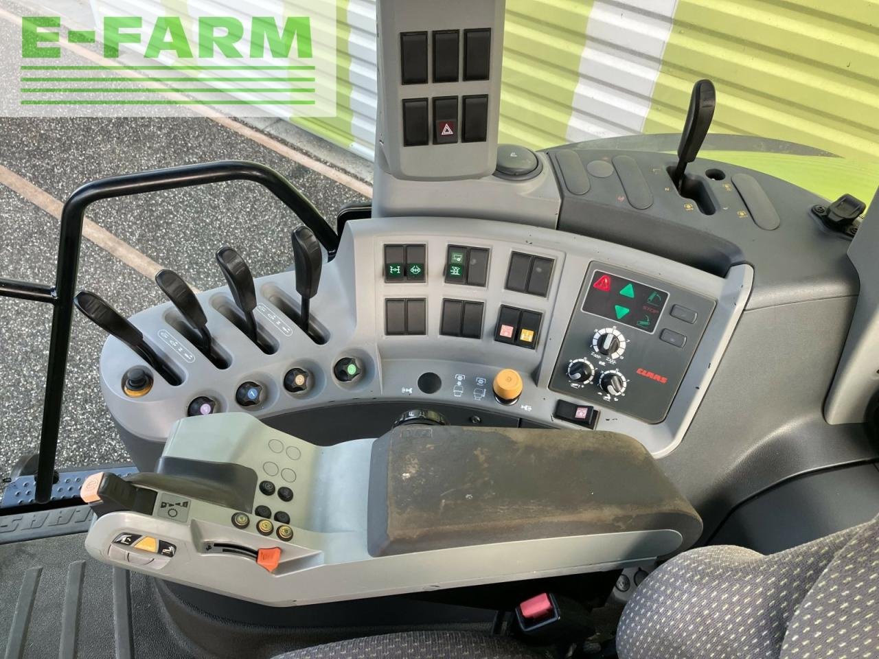 Traktor del tipo CLAAS axion 810 cis, Gebrauchtmaschine en AILLAS (33 - GIRONDE) (Imagen 8)