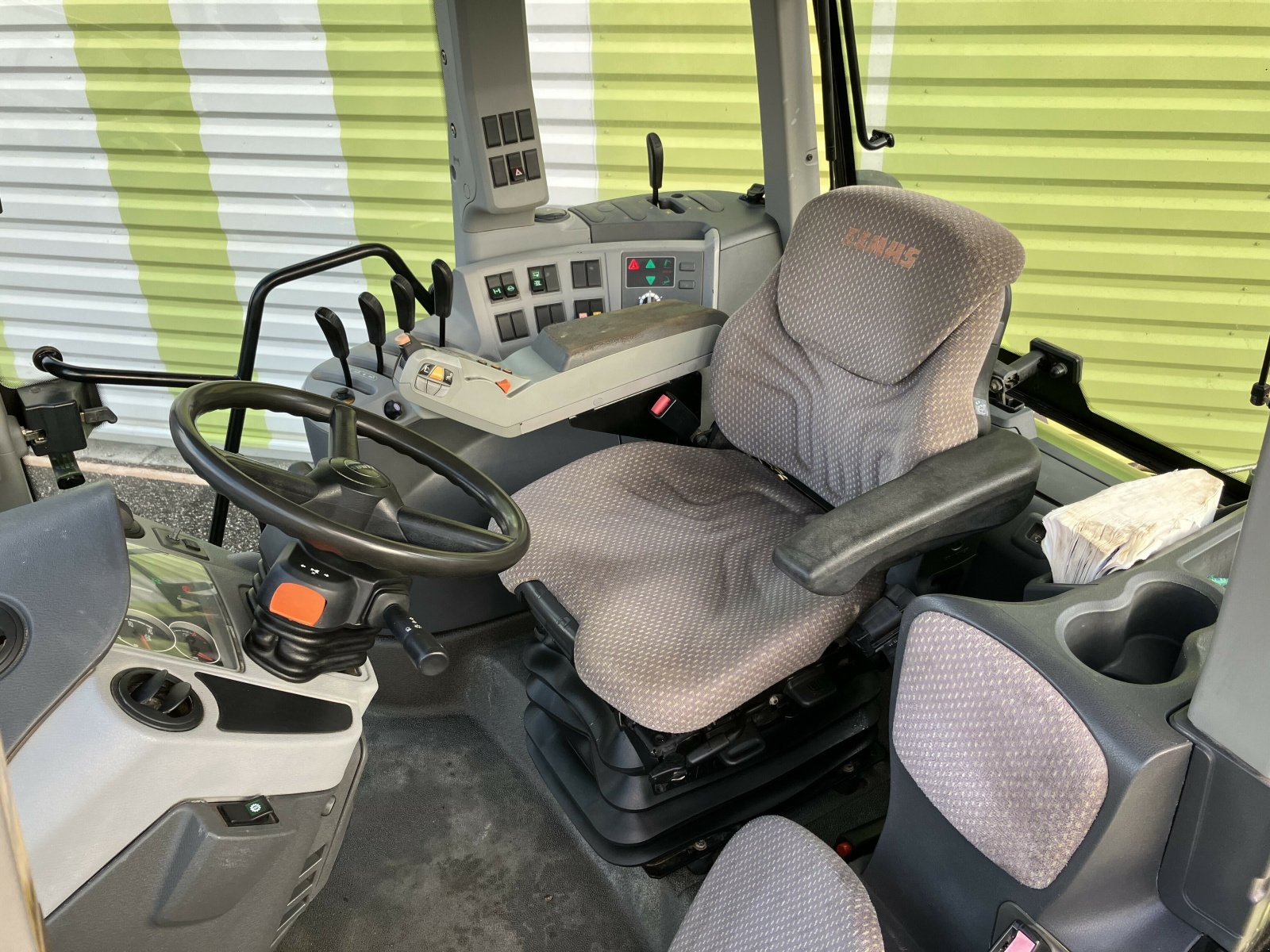 Traktor del tipo CLAAS AXION 810 CIS, Gebrauchtmaschine In ailias (Immagine 9)