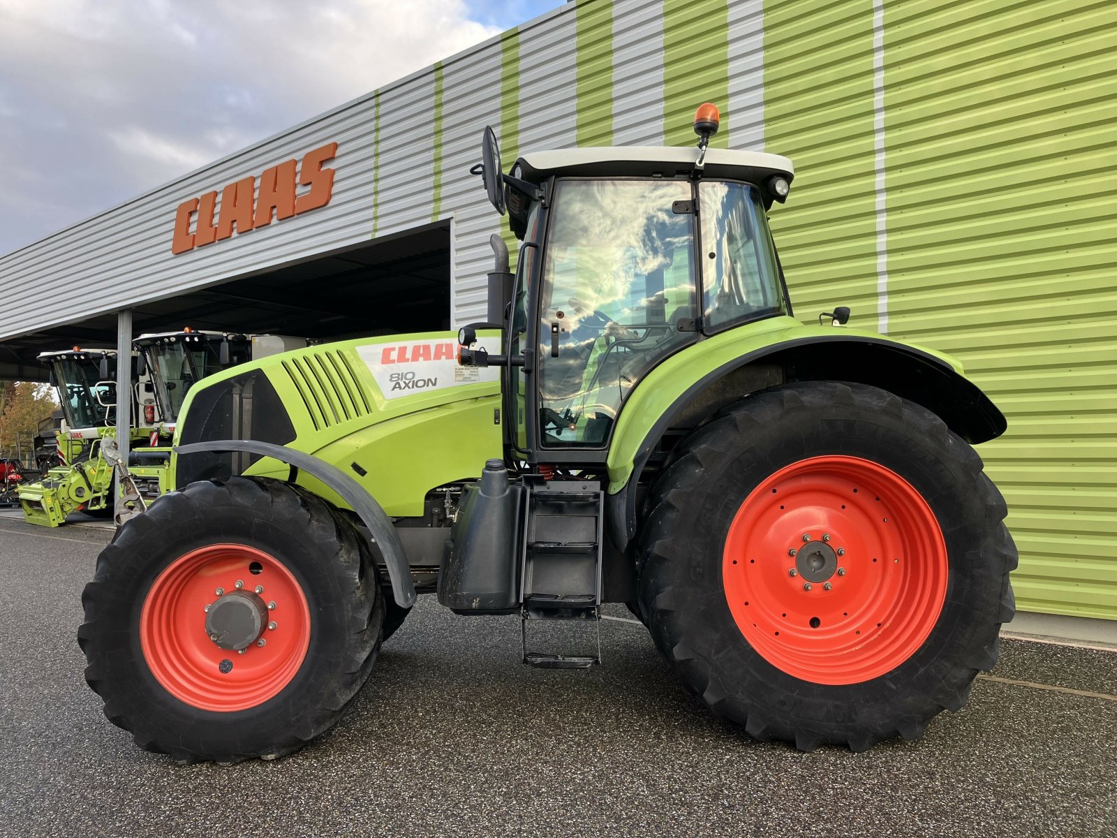 Traktor типа CLAAS AXION 810 CIS, Gebrauchtmaschine в ailias (Фотография 2)