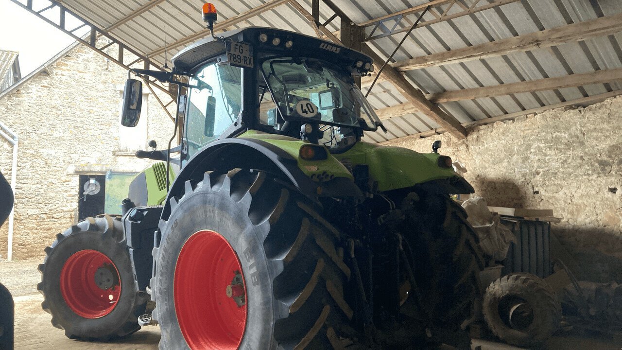 Traktor of the type CLAAS AXION 810 CMATIC ADVANCE, Gebrauchtmaschine in PONTIVY (Picture 3)