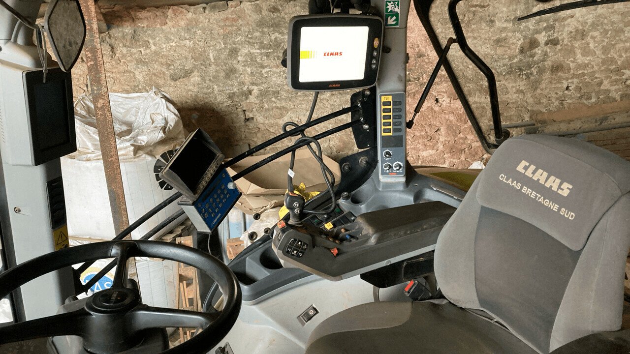 Traktor typu CLAAS AXION 810 CMATIC ADVANCE, Gebrauchtmaschine w PONTIVY (Zdjęcie 5)