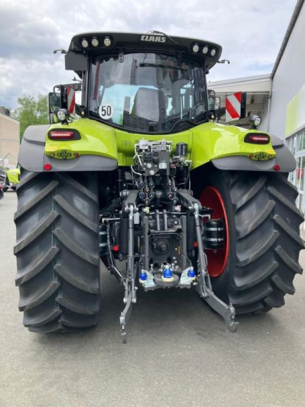 Traktor Türe ait CLAAS AXION 810 CMATIC CEBIS STAGE V, Neumaschine içinde Hof (resim 4)