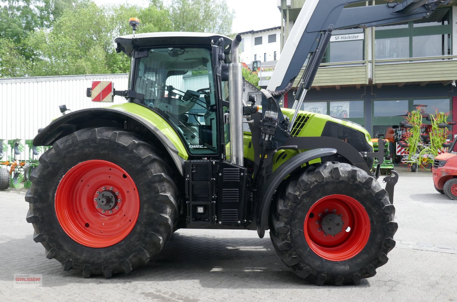 Traktor типа CLAAS Axion 810 CMATIC CEBIS, Gebrauchtmaschine в Dorfen (Фотография 3)