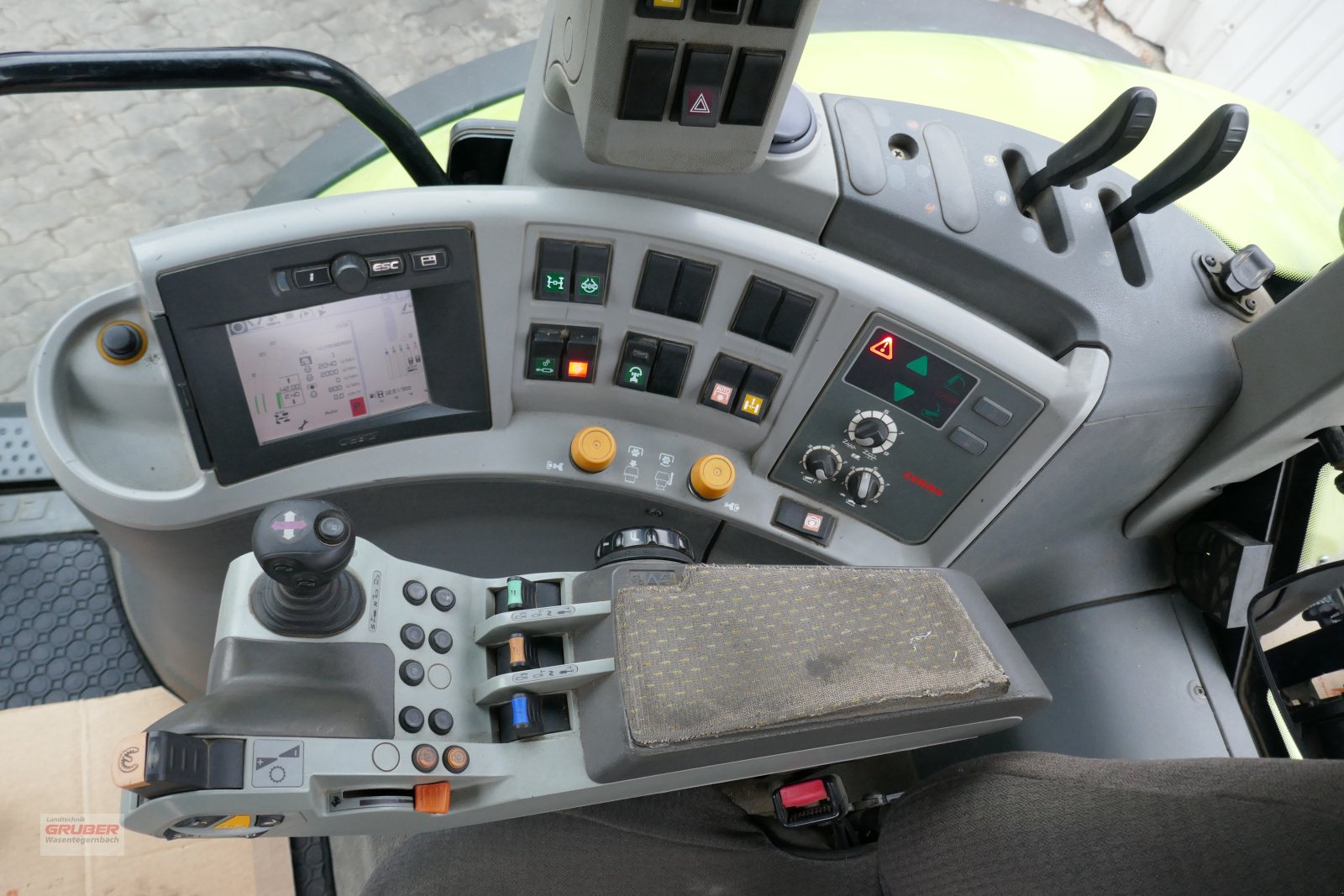 Traktor typu CLAAS Axion 810 CMATIC CEBIS, Gebrauchtmaschine v Dorfen (Obrázok 13)