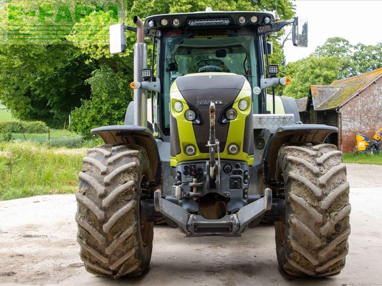 Traktor of the type CLAAS AXION 810 CMATIC CMATIC, Gebrauchtmaschine in CIRENCESTER (Picture 4)