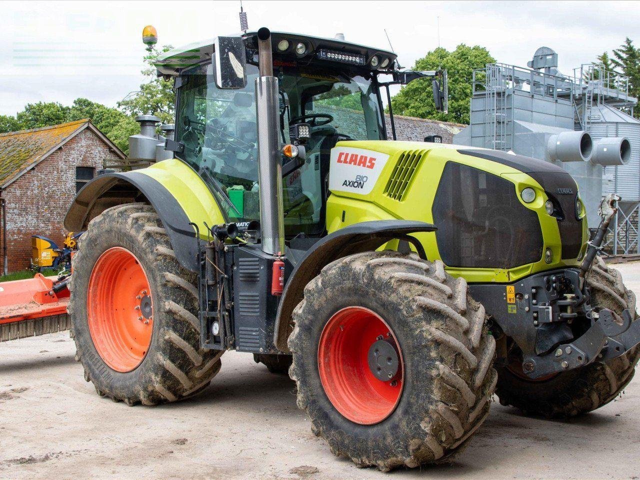 Traktor of the type CLAAS AXION 810 CMATIC CMATIC, Gebrauchtmaschine in CIRENCESTER (Picture 5)