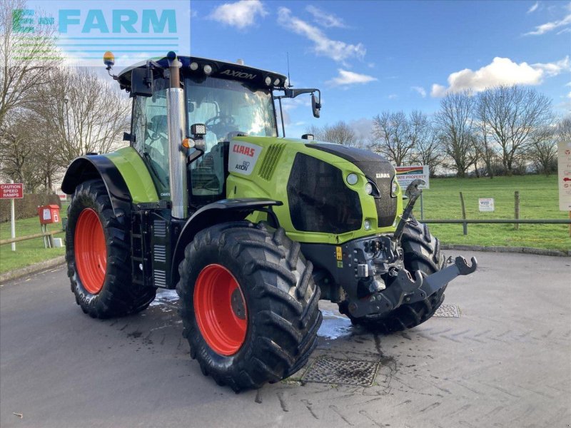 Traktor of the type CLAAS AXION 810 CMATIC CMATIC, Gebrauchtmaschine in CIRENCESTER (Picture 1)