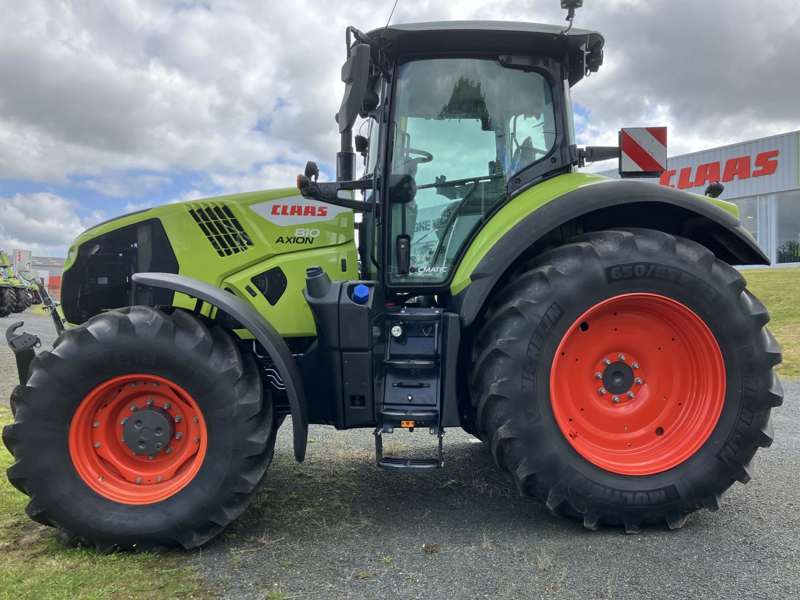 Traktor del tipo CLAAS AXION 810 CMATIC S5, Gebrauchtmaschine en PLOUIGNEAU (Imagen 3)