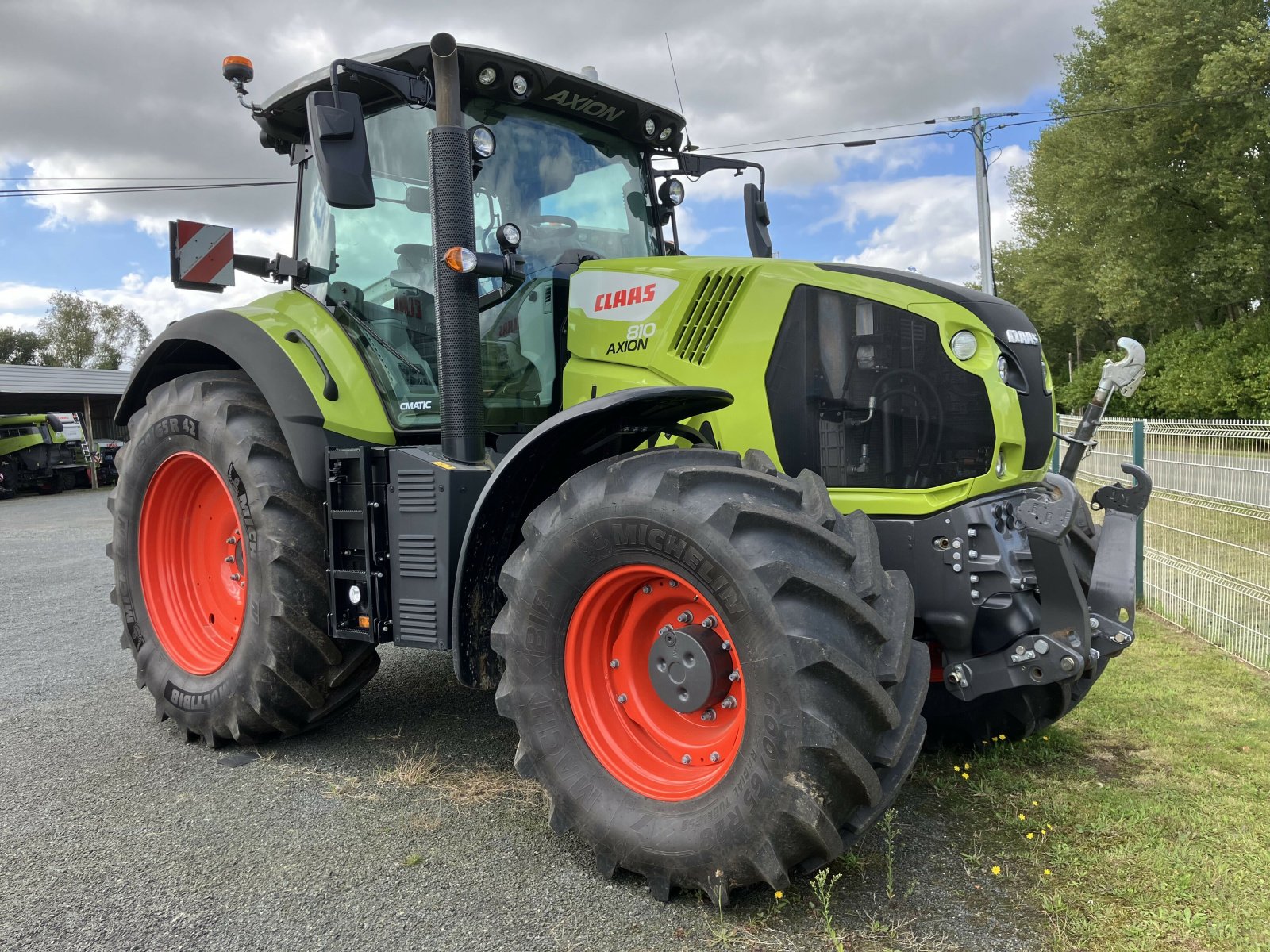 Traktor des Typs CLAAS AXION 810 CMATIC S5, Gebrauchtmaschine in PLOUIGNEAU (Bild 2)