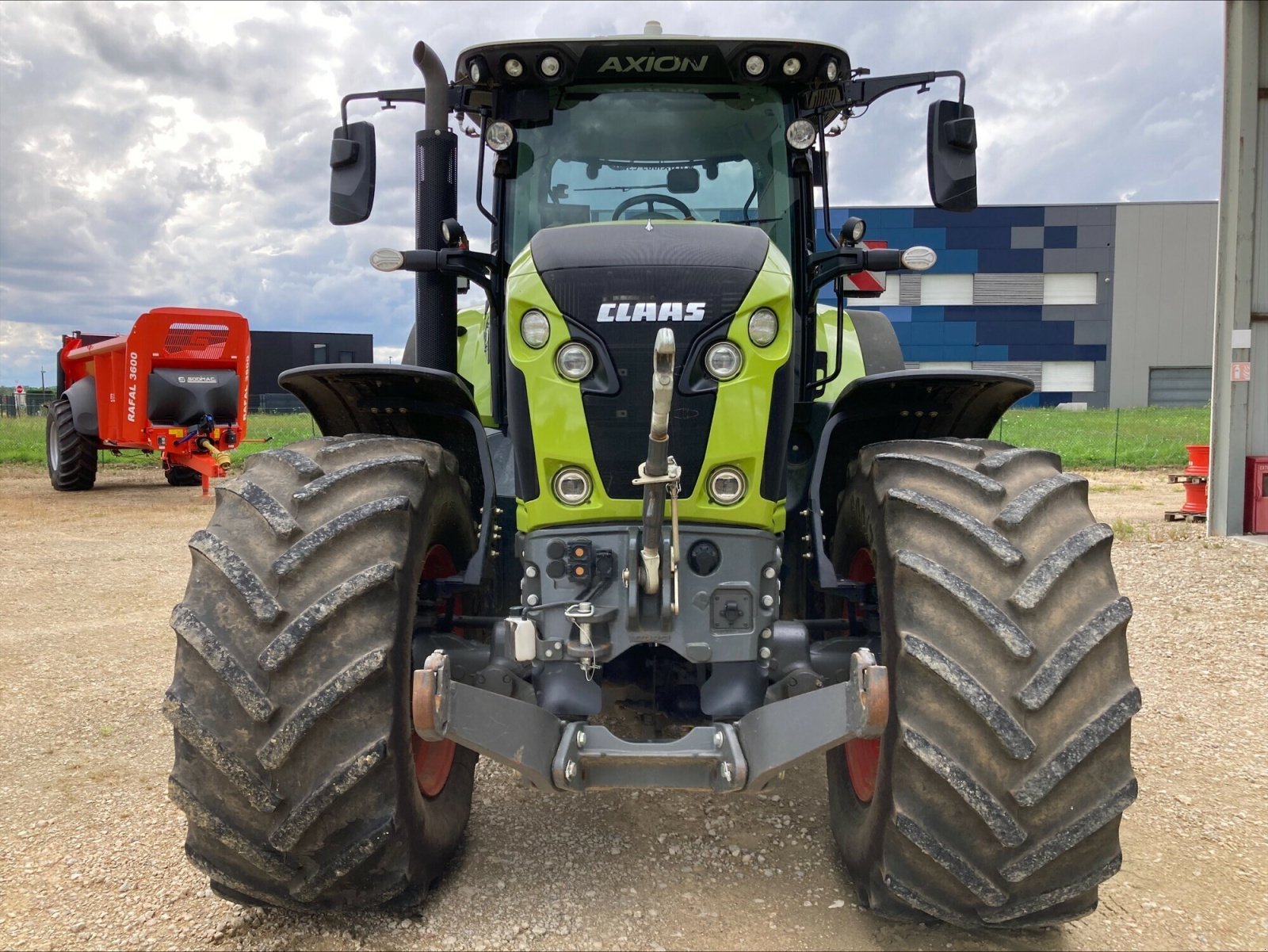 Traktor des Typs CLAAS AXION 810 CMATIC S5, Gebrauchtmaschine in CHEMINOT (Bild 5)