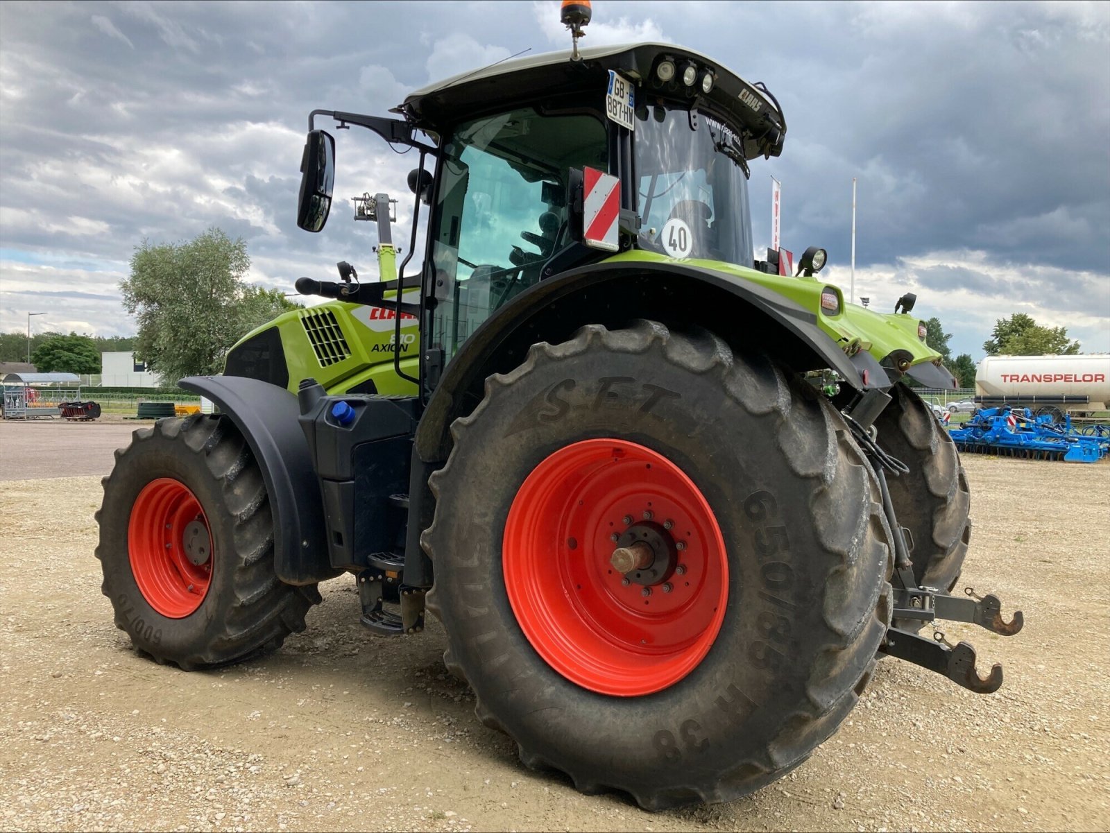 Traktor des Typs CLAAS AXION 810 CMATIC S5, Gebrauchtmaschine in CHEMINOT (Bild 3)