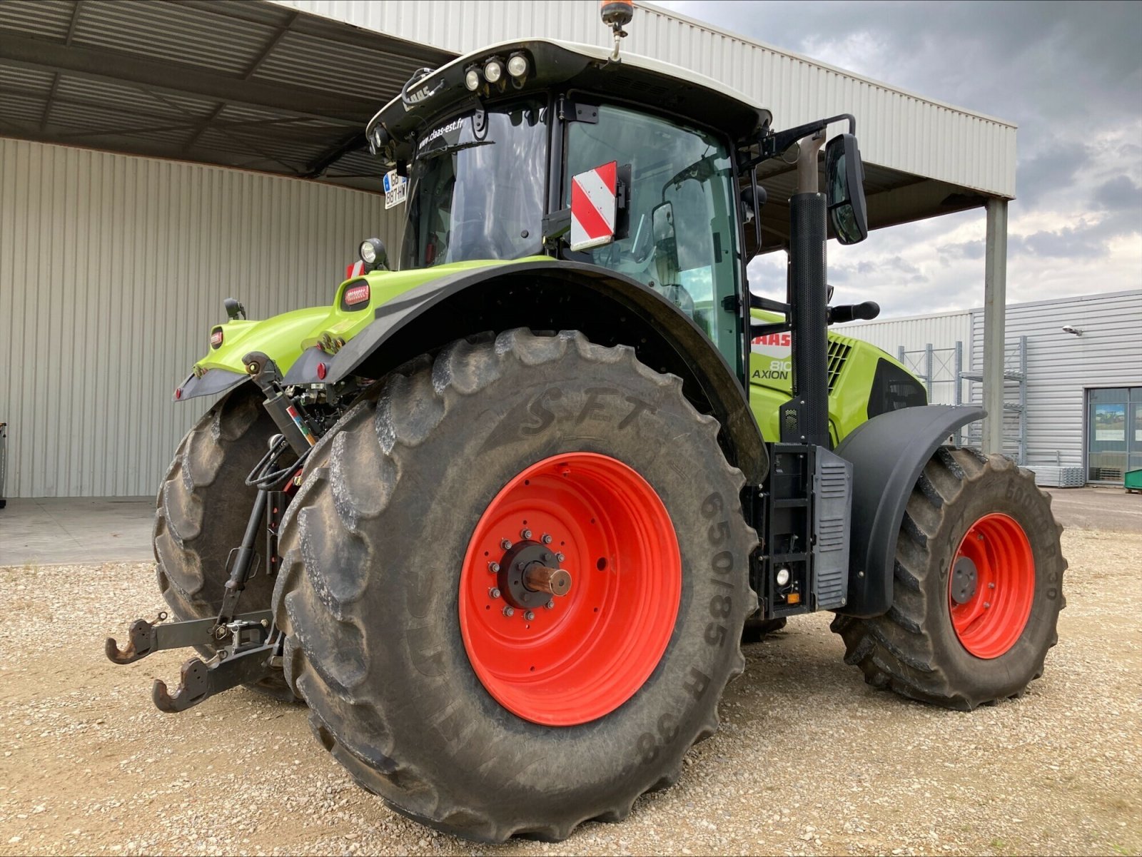 Traktor des Typs CLAAS AXION 810 CMATIC S5, Gebrauchtmaschine in CHEMINOT (Bild 4)