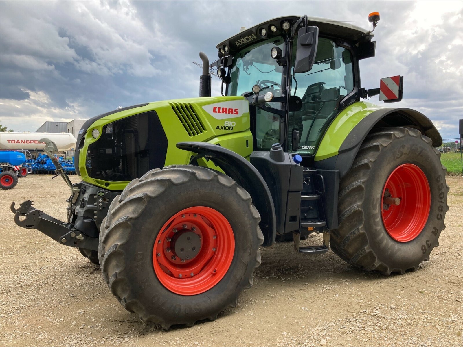 Traktor typu CLAAS AXION 810 CMATIC S5, Gebrauchtmaschine w CHEMINOT (Zdjęcie 1)