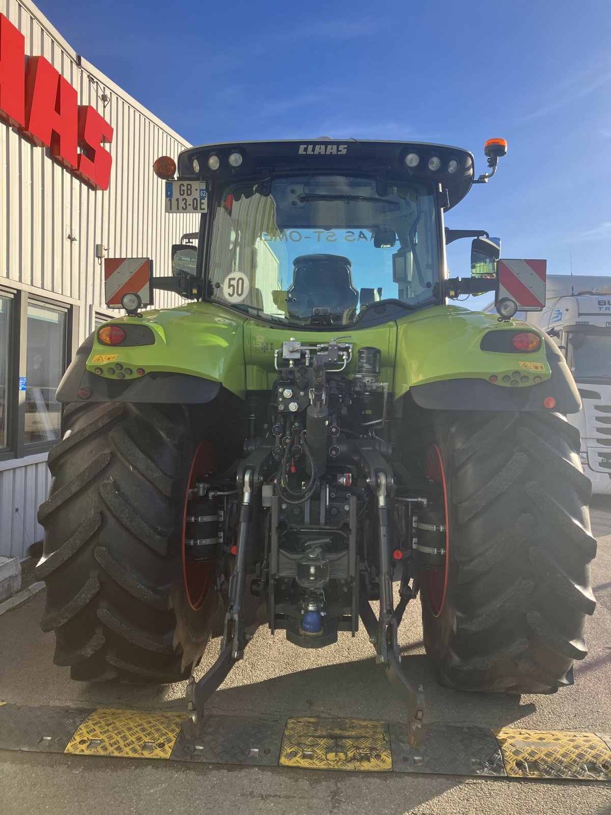 Traktor типа CLAAS AXION 810 CMATIC S5, Gebrauchtmaschine в BLENDECQUES (Фотография 5)