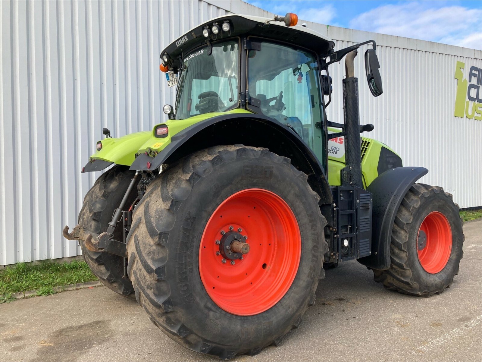 Traktor des Typs CLAAS AXION 810 CMATIC, Gebrauchtmaschine in CHEMINOT (Bild 4)