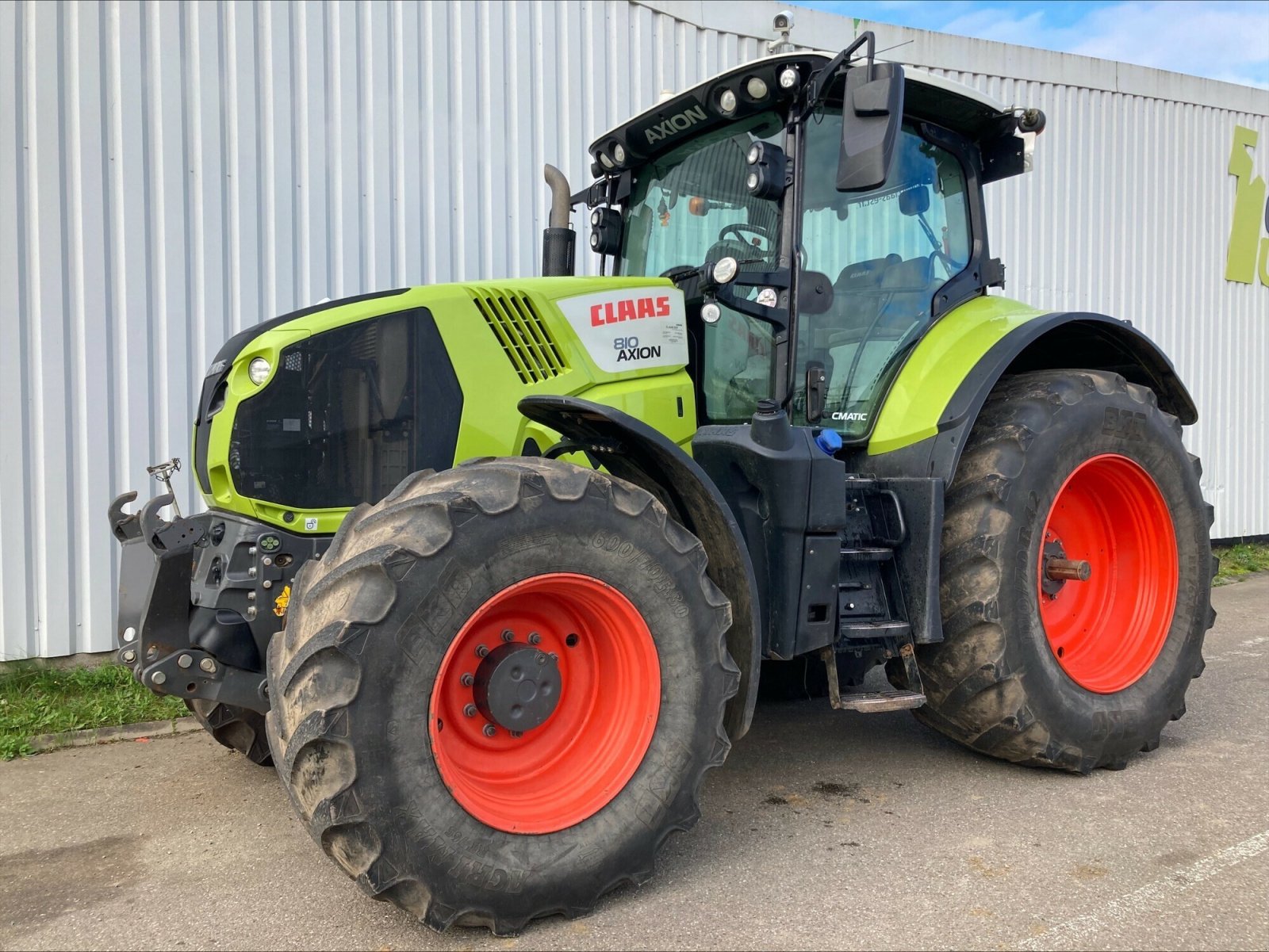 Traktor des Typs CLAAS AXION 810 CMATIC, Gebrauchtmaschine in CHEMINOT (Bild 1)