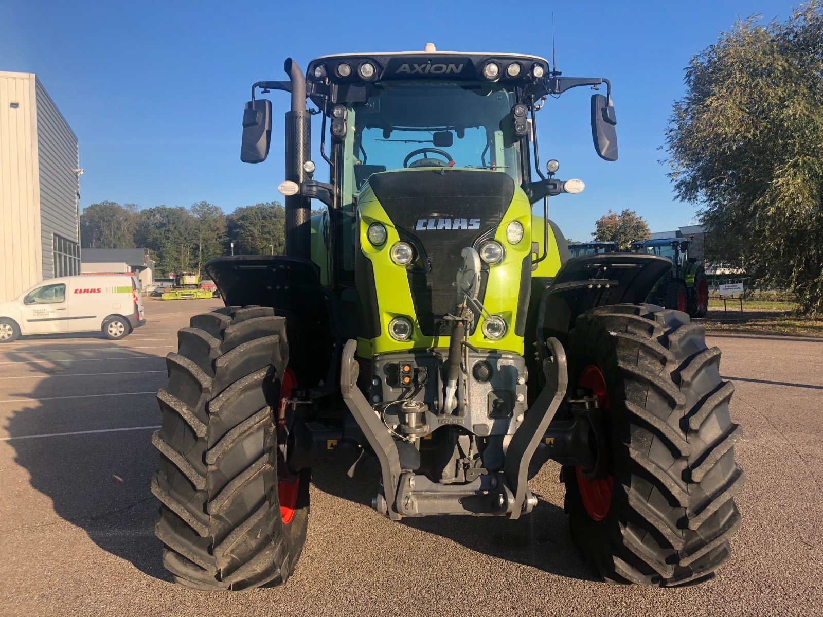 Traktor des Typs CLAAS AXION 810 CMATIC, Gebrauchtmaschine in CHEMINOT (Bild 5)