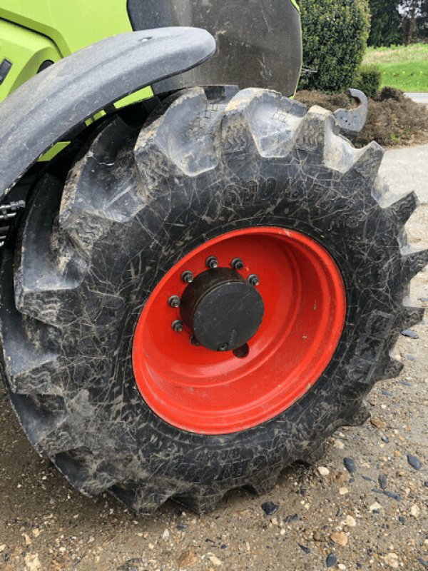 Traktor of the type CLAAS AXION 810 CMATIC, Gebrauchtmaschine in PONTIVY (Picture 5)