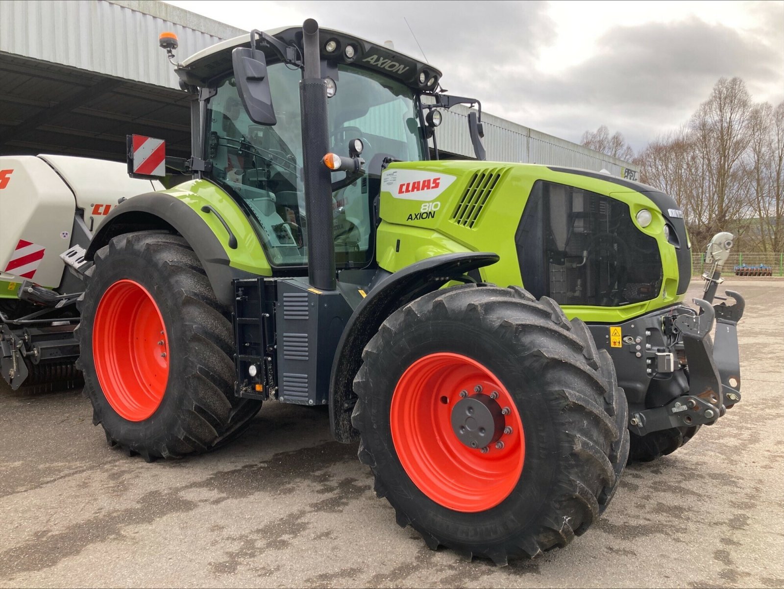 Traktor от тип CLAAS AXION 810 HEXASHIFT S5, Gebrauchtmaschine в CHEMINOT (Снимка 2)