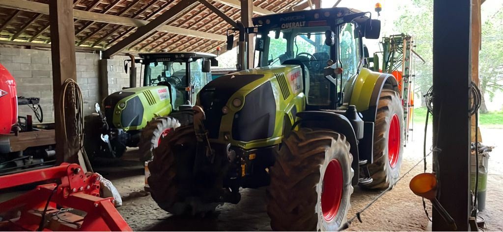 Traktor del tipo CLAAS AXION 810 T4F CMATIC, Gebrauchtmaschine en Aubiet (Imagen 1)