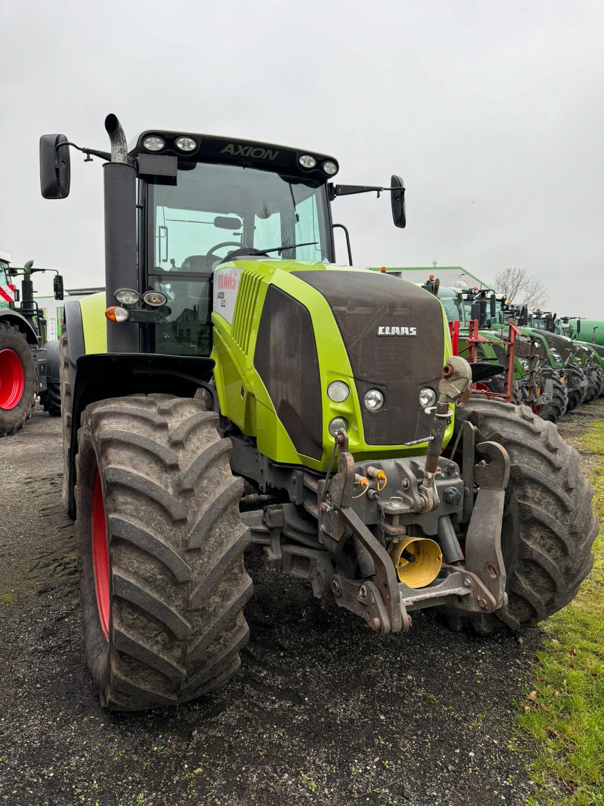 Traktor van het type CLAAS Axion 810, Gebrauchtmaschine in Bevern (Foto 2)