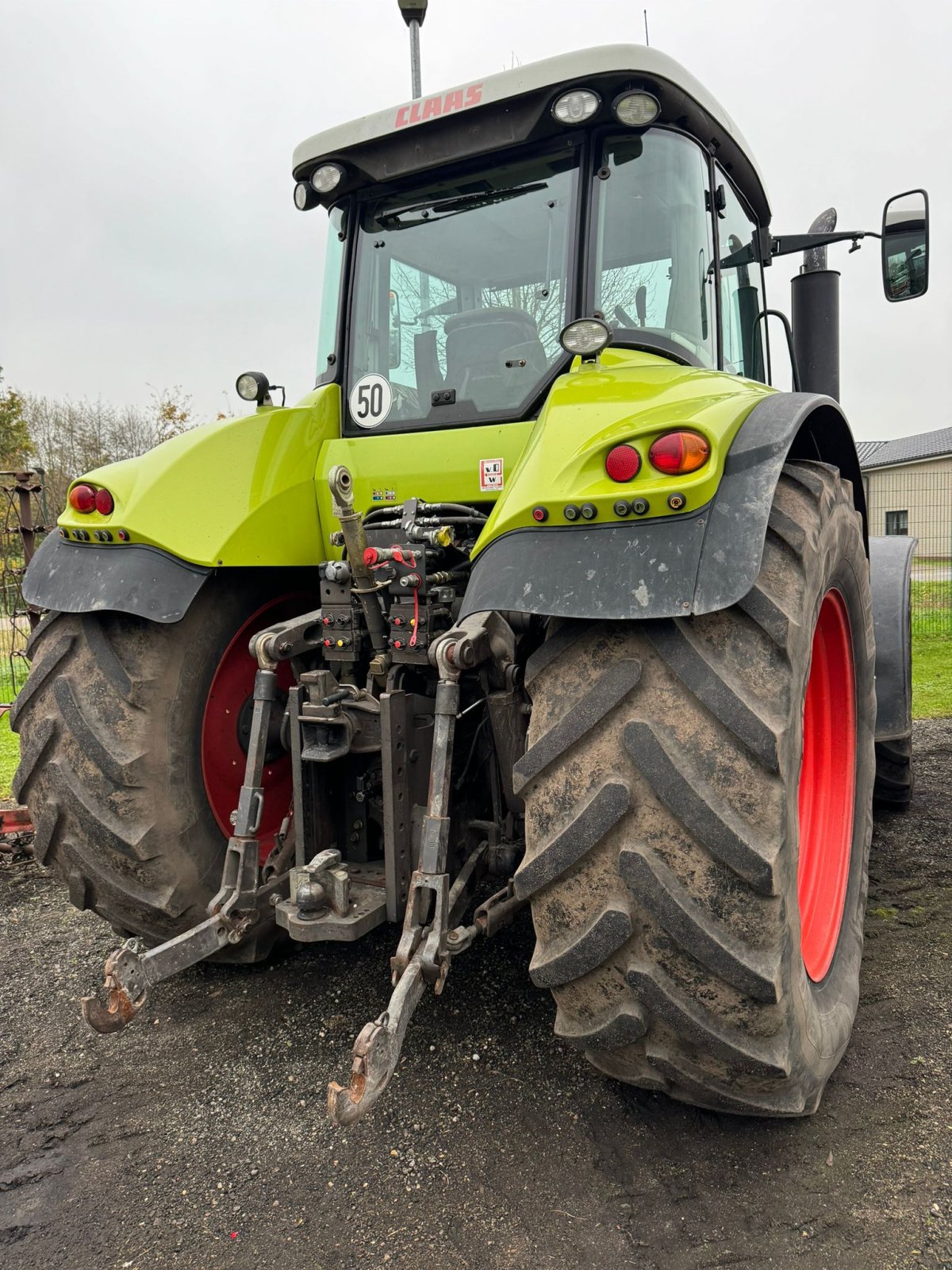 Traktor van het type CLAAS Axion 810, Gebrauchtmaschine in Bevern (Foto 5)