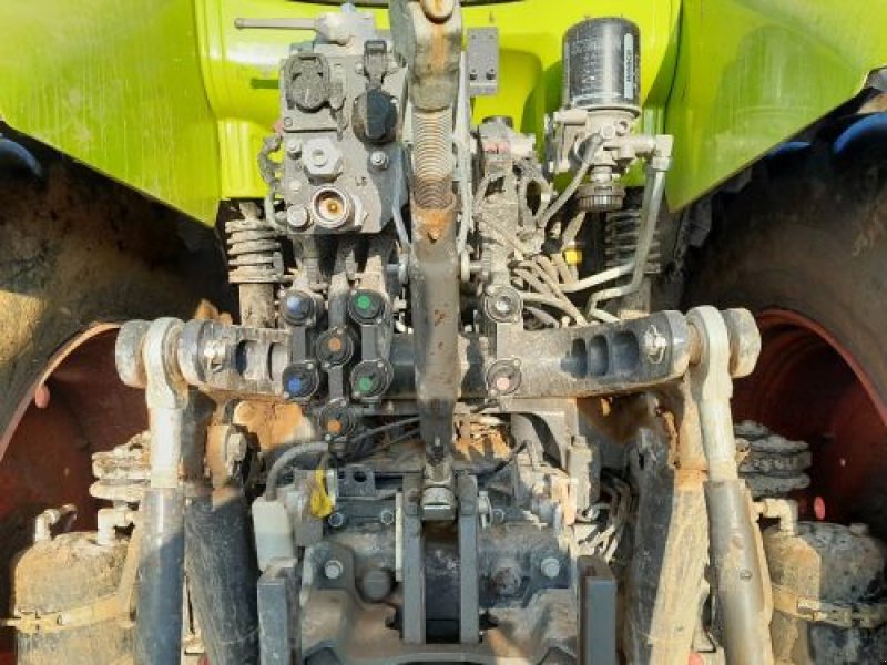 Traktor от тип CLAAS AXION 810, Gebrauchtmaschine в VELAINES (Снимка 8)