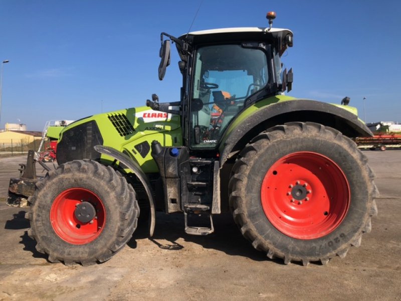 Traktor des Typs CLAAS AXION 810, Gebrauchtmaschine in VERDUN (Bild 1)