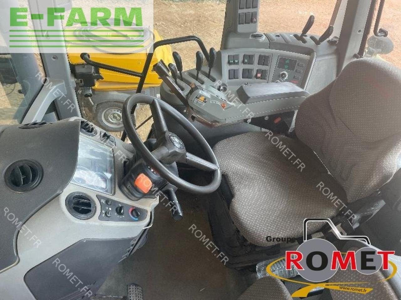 Traktor Türe ait CLAAS axion 810, Gebrauchtmaschine içinde GENNES-SUR-GLAIZE (resim 6)