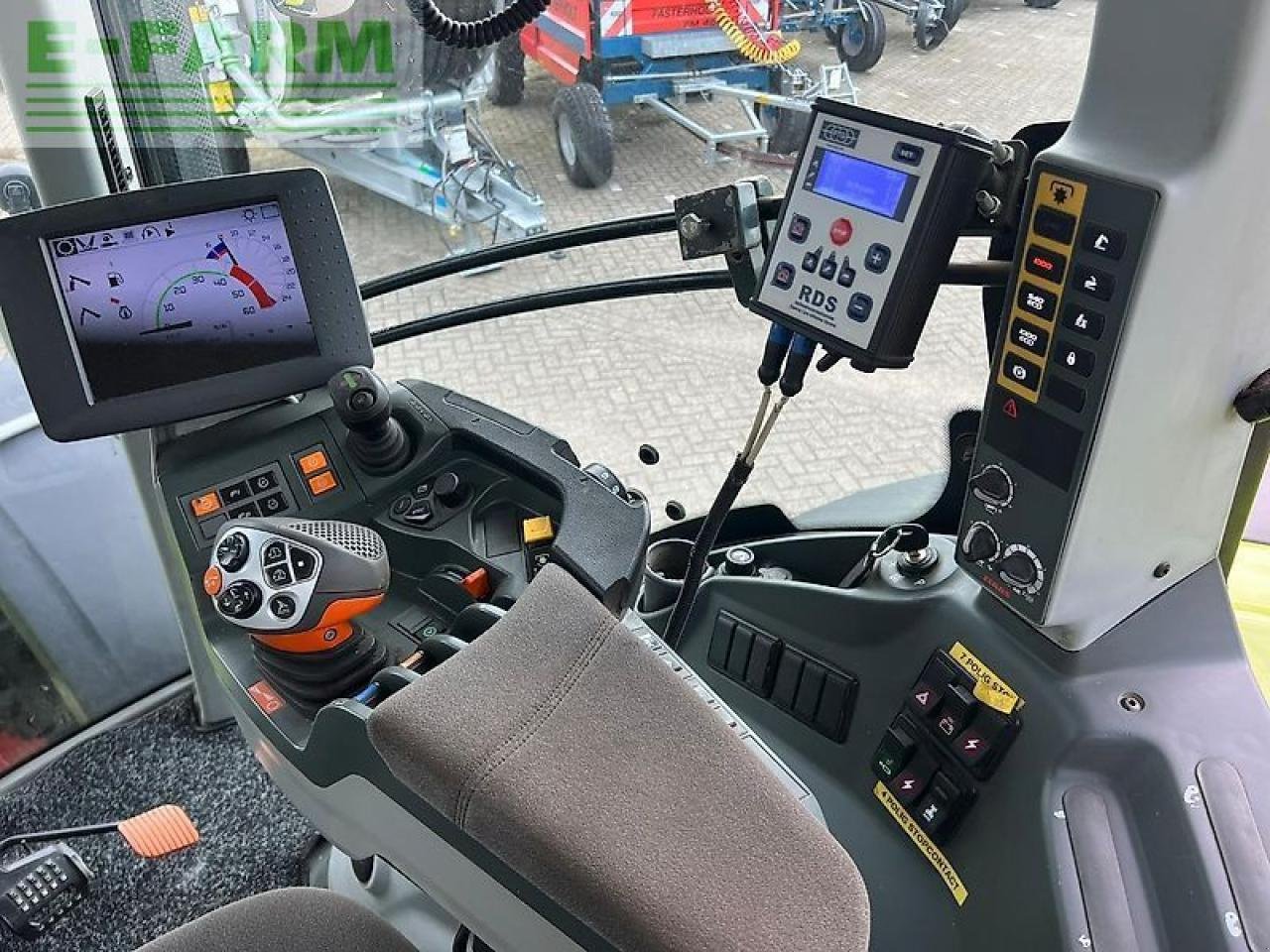 Traktor типа CLAAS axion 810, Gebrauchtmaschine в ag BROEKLAND (Фотография 11)