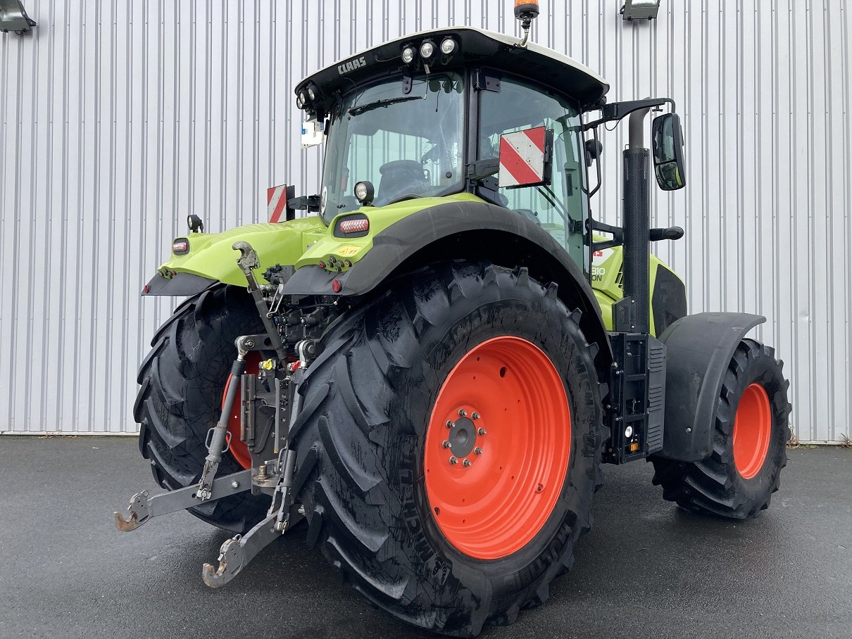 Traktor des Typs CLAAS AXION 810, Gebrauchtmaschine in TREMEUR (Bild 3)